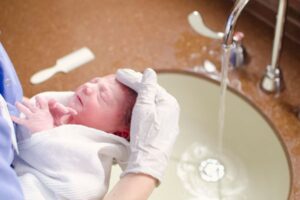 How to Bathe a Newborn Safely: Step-by-Step Guide