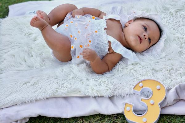 baby growth comparison photos