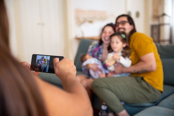how to take newborn photos with phone